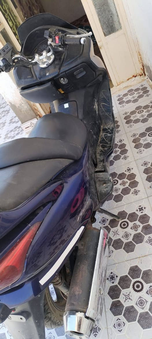 فورزه 08 بلاديه كير عادي و اوتماتيك
وسبورت كلها نضيفه السعر 900 وبيها مجال
مكانه ديالى ‏‪***********‬‏
