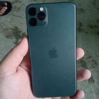 جهاز ايفون 11برو ماكس ذاكره256 جهاز شغال بس لمس. ستفسار تصال 078587847...
