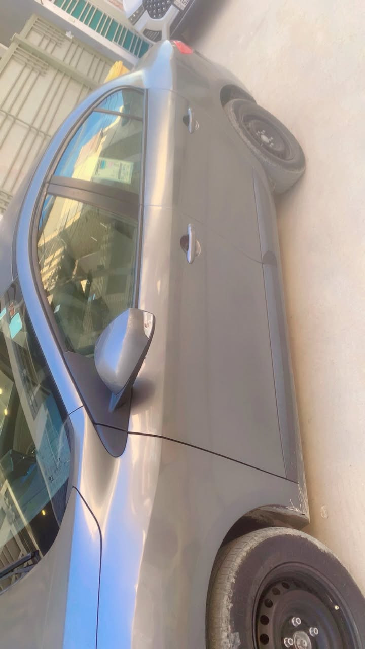 السلام عليكم
رينو فلونس 2016 

شاشه جبيره 

سماعات جدد 

سياره كلين لا صبغ ولا ضربه 

ايرباكات كلها سليمه 

عداد المسافه ١٢٢ كيلو 

كير محرك مكفولات ١٠٠/١٠٠ 

سياره جاهزه ونظيفه وين متريد تروح شغل واطلع 

السعر ٧٤ وبيها مجال بسيط 

للاستفسار *********** اتصال فقط
