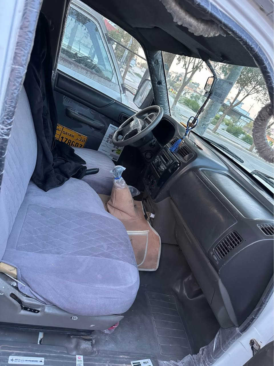 Nissan patrol
پاترۆڵ بیلاد کوێر نمونە لە پاکی و جوانی
مەکینەی کەپس بوخار و دوکەلی نیە
ناو دەرگا و بەتانەی تەقیوی و درزی نیە
سەدری چرکەی نیە
دەعامی بۆ دەعامی بەشەرت
بەرەدەرگای بیلاد 
گاعی بیلاد
ژێر و ناو و دەری زۆر زۆر جوان
پارچەیەک و دو پەلەی بۆیاخە سۆنەریم داناوە
چوار ویل و تایەی تازەی لەژێرە
بۆ نوقسانی و مەسرەفی مەگەرێ🤍
سەنەوی بەسەر نەچوە تا ٢٧ تازەیە نزیک ٢٨
ناونیشان کەلار 
*********** كالار, السليمانية
