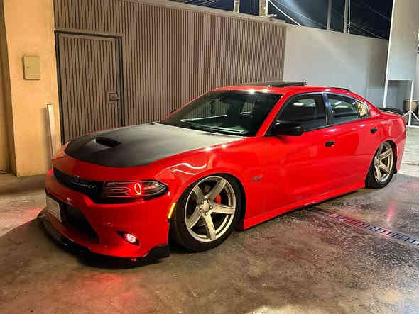 دوج جارجر سكات باك  احمر ناري .  19 Scat Pack 
وارد أمريكي  نظيفة جدا وماناقصة اي شي 

#الموديل : 2019. ( امريكي) . حادث بنيد فقط  رقم بغداد 
 
#المحرك : SRT . V8 . 6.4L .
#العداد 40.900 ml
#السعر 265 وبي مجال 
السيارة مصروف عليهة هواي 

                         ************
 المواصفات :
* تحذير الخروج عن المسار . 
*  نقطة عمياء . 
* مكابح رياضية (برمبو) . 4 بستم 
* لايت LED . 
* كاميرا خلفية . 
* امكانية التحكم بوضعيات المقود كهربائيا . 
* كزوز سستم . 
* حساسات خلفية . 
* رادارات
* ويل قياس 20 أنج 
* سستم صوت ALPINE . 
* تشغيل عن بعد . 
* مقاعد رياضية حضن + جلد . 
* المقاعد الأمامية كهرباء +تبريد وتدفئة . 
* ستيرن كهرباء 
* نظام خرائط GPS . 
* شاشة كبيرة قياس 8.4 أنج اوپشنات SRT 
* تدفئة ستيرن . 
* كير شفتر بالستيرن . 
* جناح خلفي . 
* بلوتوث تلفون . 
* محدد سرعة . 
*فتحه 
                             ************
الإضافات 

_جكات s2
_بوبات اكزوز 
_دبات SRT اسود 
_ميثانول 
_ دركه اربي ام  
_ولف حماوه مشيمتو 82  
_اكس بايب داون بايب 
_‏fm pro max m2
_فيول بم وتر برو 
_اويل كاج كان 
_اويل ثروت
_اويل بلت
-شوتة ششششش@شششثروتر bbk
_العقل مفتوح اول لاين تفريغ كامل فصله سيڤتي كامل 
_هدرز
_شوتة aFe
-بلكات ريسنك
_لد اوركل متغير 360 حركه
_ كاربون فايبر ألياف حقيقة الداخل 
وبعد بيهة هواي اضافات

صور الحادث مرفقة

***********
