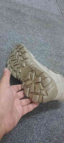 هذا حذاء Amblers AS33 العسكري التكتيكي المقاوم للماء باللون البيج. 
الجزء العلوي مصنوع من جلد النوبوك المحبب بالكامل المقاوم للماء. 
يحتوي على غشاء داخلي مقاوم للماء وجيد التهوية من نوع DRI-BLOC™. 
مزود بغطاء مطاطي مصبوب عند مقدمة الحذاء لمزيد من المتانة والحماية. 
يحتوي على نعل داخلي مريح ومبطن وقابل للإزالة من مادة البولي يوريثان. 
القياس ٤٣
السعر ٣٥ مع التوصيل
***********
