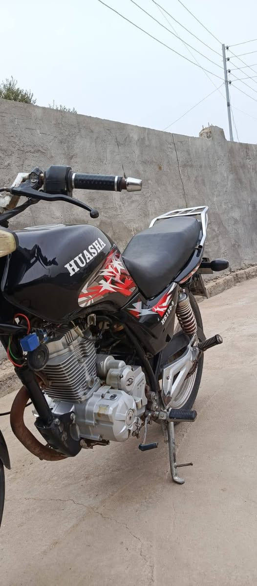 سلام عليكم دراجه هيوشه للبيع موديل 2017 مشدوده بل 23 محرك مكفول شرط شركه اوراق بي مكانه رمادي  سعره 600 وبي مجال الي يحب يتصل على هذا رقم وبيك خير ودلل ***********
