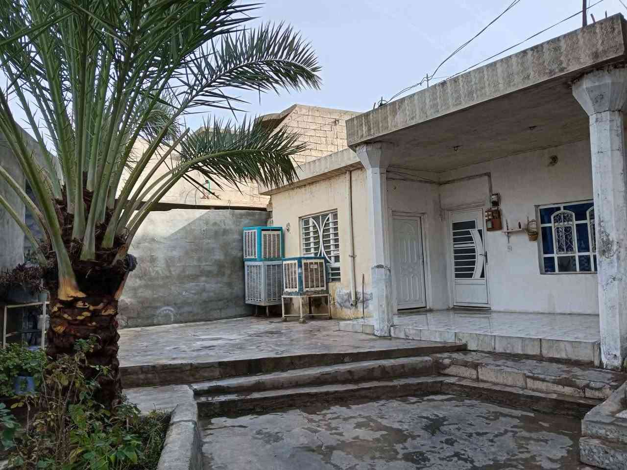 السلام عليكم
يوجد. بيتين. للبيع. خلف المستشفى.  داخل حوش واحد. علما ان الدار الاول بناء حديث غير مسكون. والثاني بناء قديم.  والمنطقه كامل خدمات مع وجود بئر ماء. الاتصال ع رقم. ***********
