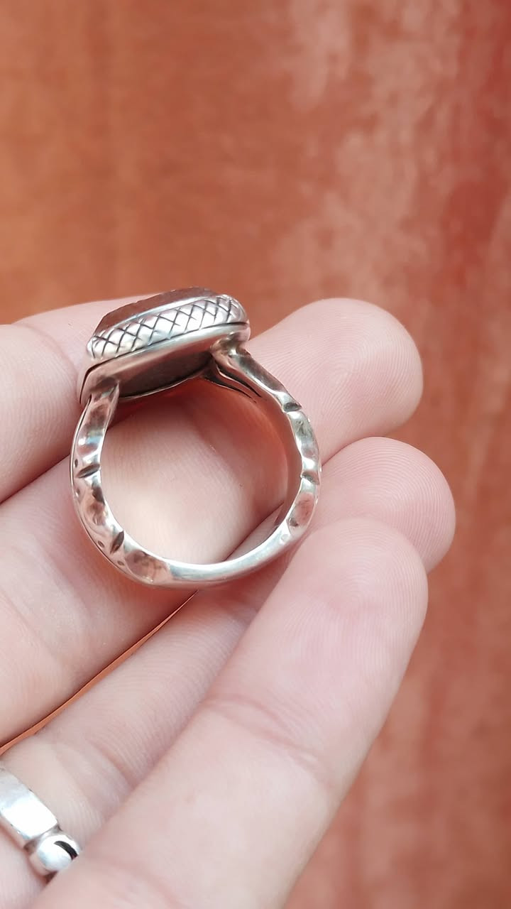 السلام عليــكم
لبيع (  100 الف) بدون عمله رجاءً قياس (21 ) 
  محبس  حجـــــر صيــني أبـيـض  مخطوط عليه
      « الجــلألات السبعـه من كل الجـهات» 
صياغه يدويه عــراقيه ثكــــيل  تحفه فضه نقيه
#ملاحظه:- بــــــــاقي الصور لمحبس بتعليقات خليتهنّ
بدون إحراج توصيل ماكو  ( بدون حجز رجاء اخوي ) 
    مكاني  بغداد مدينه الصدر


**إذا كنت صاحب هذا الإعلان وتريد حذفه لأي سبب، رجاءا أرسل رسالة إلى الدعم الفني**