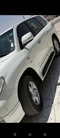 لاندكروزر 2011  ستينة Vx .r  مكينة 5700  سيارة جاهزة ع اخر حباية   موا...