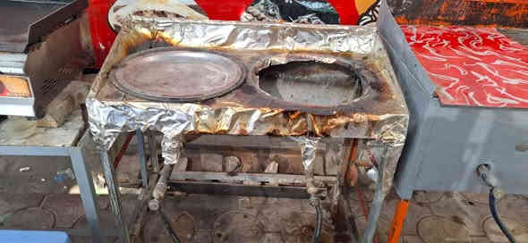 السلام عليكم غراض مطعم للبيع كلهن نضيفات وشغلات عزلت المطعم من ورة العمال ورايد ابيعهن شلع واكو هم بعد غراض مطبخ للاستفسار ***********
