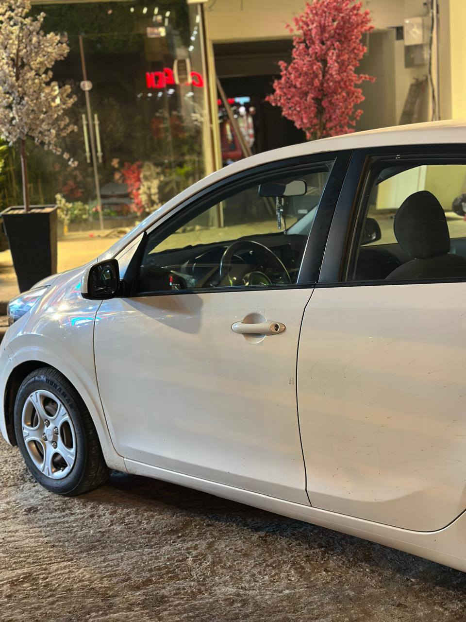 السلام عليكم كيا بيكانتو للبيع 2018 نظيفه جدا
سياره بيكانتو  سياره جديده وارد خليجي

ومكفوله من الحادث والصبغ 
مكفوله من الكير والمحرك (محرك 1400)
تخم تاير جديد 
صدر جديد 
تدفئه وتبريد ثلج 
السعر المطلوب 112$
عنوان السياره بغداد حي الجامعه 

للاستفسار *********** متواجد وأتس اب فقط
