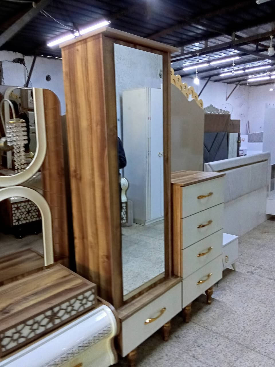 غرفه تركي ضخمه تسع قطع 

نظافتها 90/100شد ونقل مجاني

سعرها خيالي 850 

اي ستفسار ع رقم او واتساب 

***********
***********
