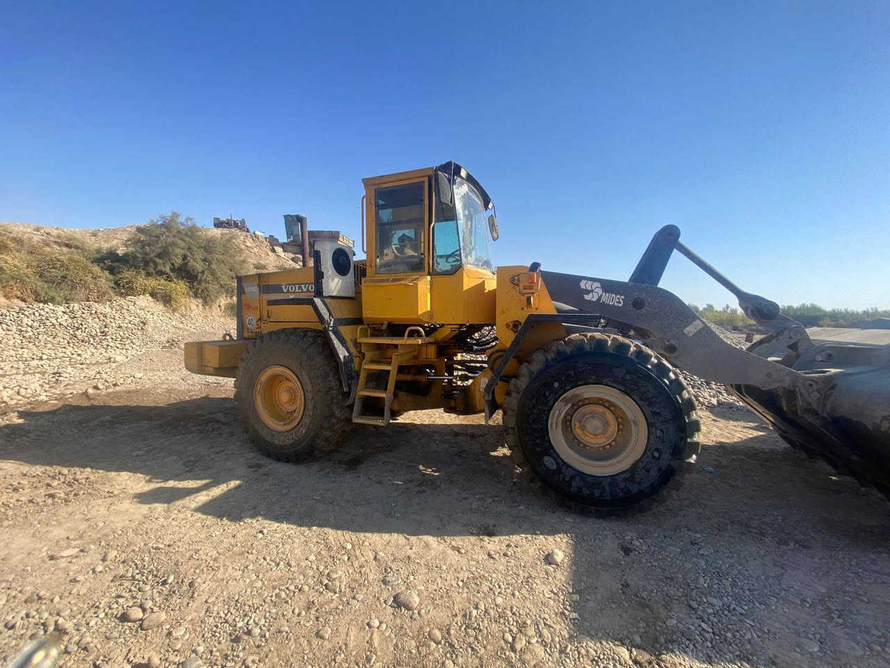 السلام عليكم
شفل ڤالڤو موديل 2000

حجم 120

رقم سليمانيه تحويل مباشر 

محرك كير كهربائيات كلها شرط 

السعر 425 $ وبي مجال 

تايرات نص عمر‏ الاستفسار الاتصال ع الرقم ناحية العلم ‪***********‬‏
