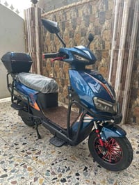 للبيع موطور شحن سكنس مدرع موطور نضيف وبطاريته فول وعلا فحص وكهربائياته...