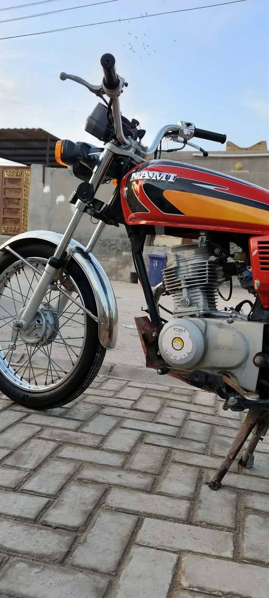 سلام عليكم شلونك حبايب عندي دراجه للبيع رقم وسنويه
ارشه غراض نامه والسعر خاص اتصلو علا هاذا الرقم 
***********
