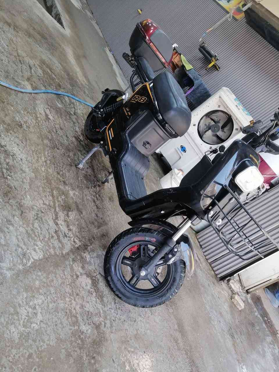 من رخصة الادمن
دراجهR8
5بطاريات 60V
دبل اشاره
لايت عالي ناصي LED
بريك امامي خلفي دسك
بلوتوث
ستاند تلفون، شاحن موبايل USB
زوج تاير تايوان
سويج 2
 كارت تشغيل 2
 الدراجةكهربائياته كله بلاديه
مكاني الاعظمية ***********
سعره(450) الف وبيه مجال قليل للشراي
