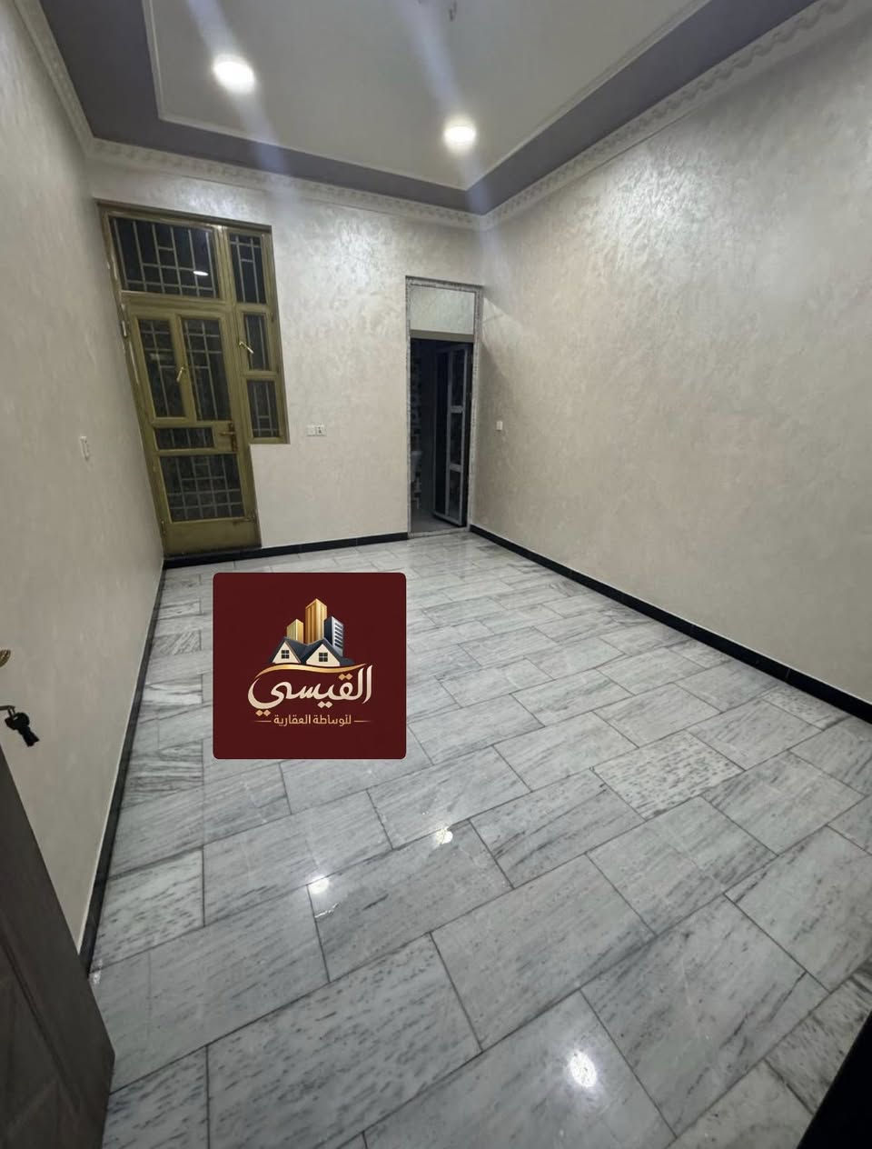 #لـلايـجـار فـي السيـديـة

طابق ارضي واول نظيفات جداً 
كل طابق يحتوي على :
غرفتين نوم وصالة ومطبخ وخدمات صحيـة . 

لـلاستفسار : *********** متوفر واتساب .

بأمكانك عرض عقارك عندنا 
زبائننا الكرام نستقبل كافة عروضكم وطلباتكم 

#مكتب_القيسي_للعقار_والأعمار
شارع المركز مقابل مستلزمات التفاح الاخضر .
