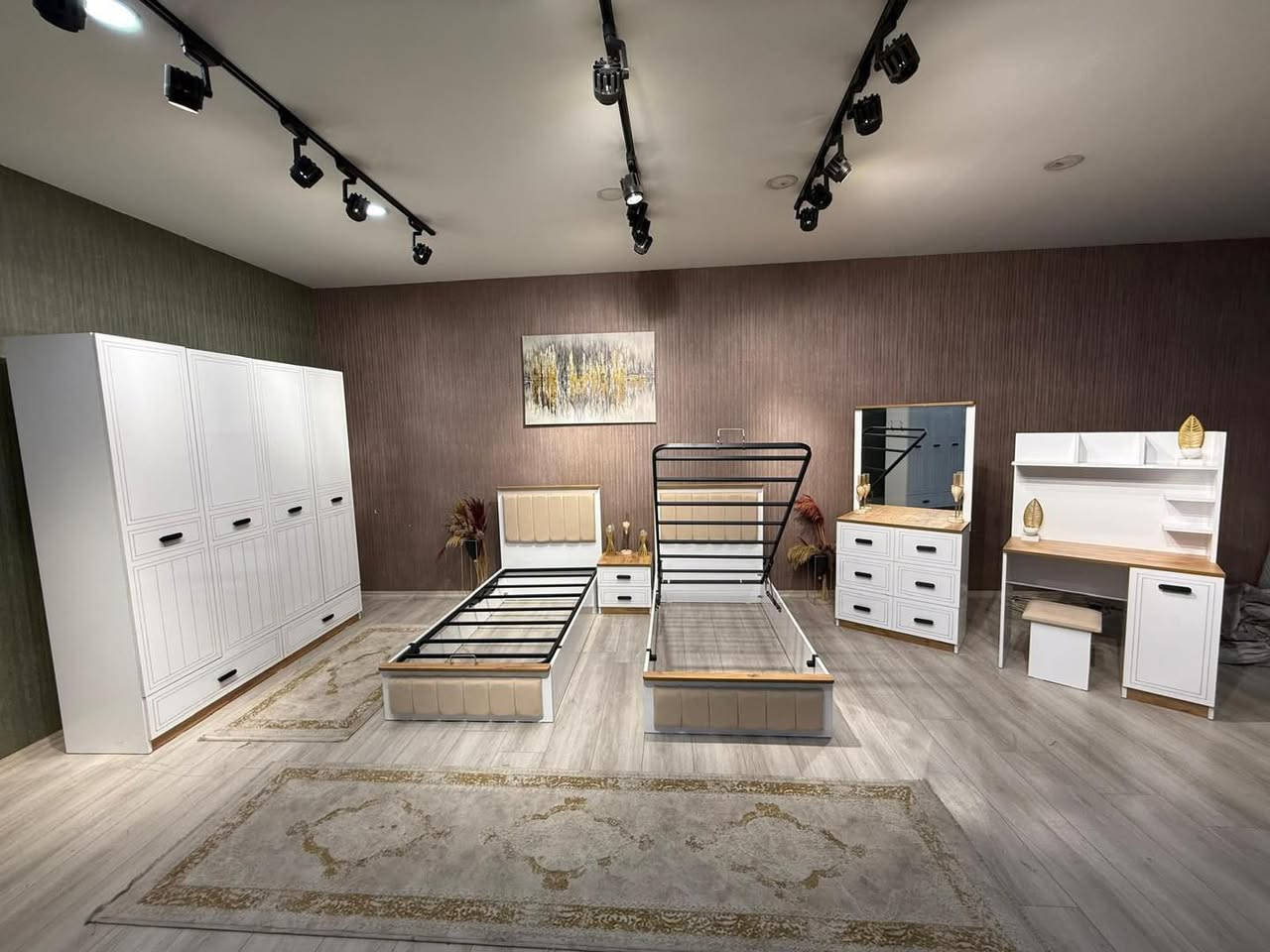 كاشان مول للاثاث المنزلي

شبابي 6 باب 
سرير جك ضهر بلوك شغل اصلي 
7 قطع 
يتوفر توصيل وشد الى كافة المحافظات 

***********
***********
