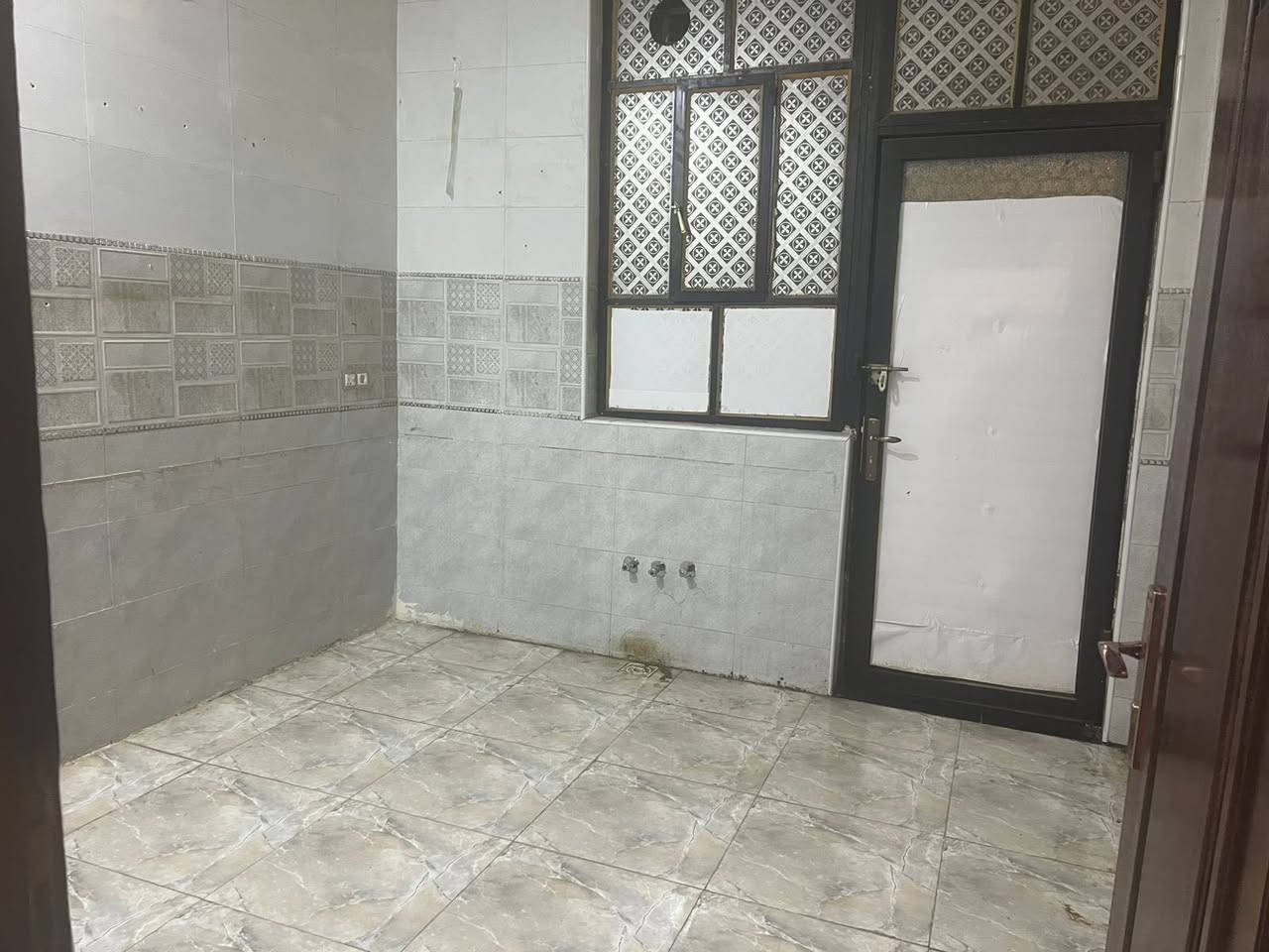 عقارات تراب البصره 
شقه ركن ارضي في منطقه نواب الضباط 
جديده للاستفسار ***********
