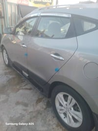 توسان سلفر ٢٠١٢ أمريكي  محرك ٢٤٠٠ فور ويل تحكمات تبريد  السياره جاهزه ...