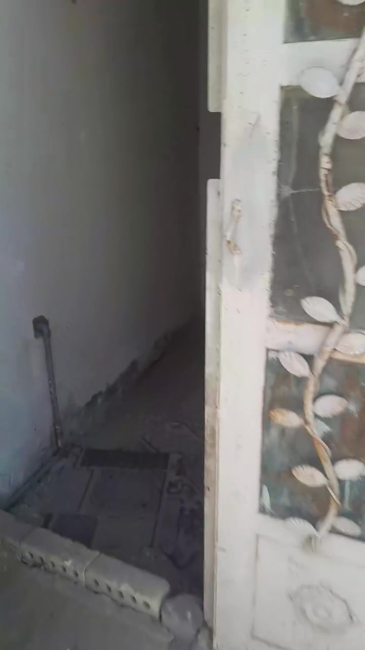 بيت الايجار 🏠 مساحته ١٠٠متر 

الطابق الاول يحتوي على غرفه  وكنيدور ومطبخ وصحيات 

الطابق الثاني غرفه 

الموقع 🌏شارع40خلف اسواق المنار 

الاستفسار الإتصال بالرقر  ‎07884 375 706متوفر واتساب
