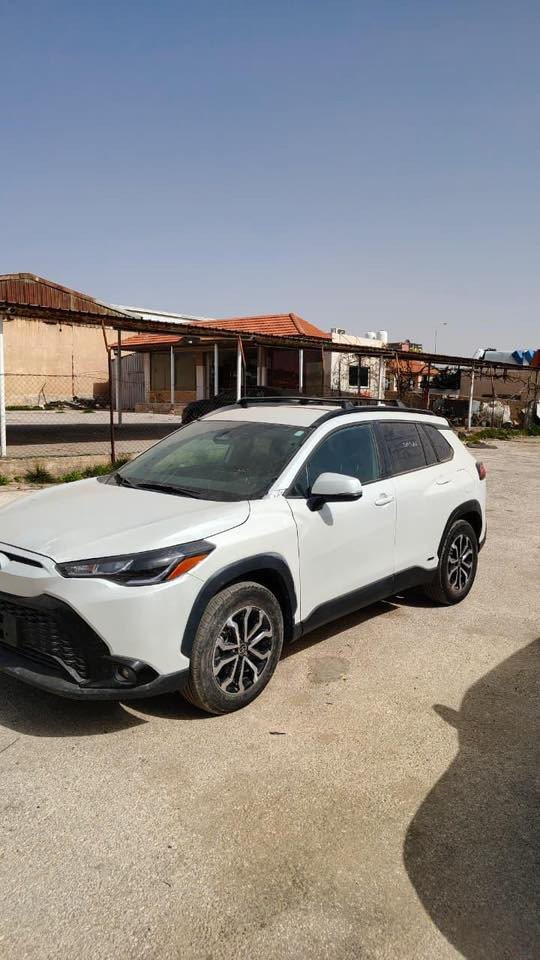 سلام عليكم تيوتا كروز موديل 2024وارد امريكي هايبرد محرك 2000 مواصفات SE فول ماعدى الفتحة شفتات بالستيرن 3 انضمة قيادة تحكمات ستيرن 4 ويل درايف وهواي بيها مواصفات الضرر بارد بخشم البنيد وصبغ الجاملغ الايسر ليس ضرر  لم يصل الجامرلغ مع السيارة وتم شراء لون ابيض بلادي ولكون الون لم يطابق اضطررنا للصبغه فقط بدون معجون السعر على ارضها 155$ تواجد السياره حاليا المنطقة الحره الاردن بأمكان المشتري ادخالها بكتاب شهداء او ادخالها حره حسب الرغبه يتم ادخال السيارة باسم المشتري رقم ***********  صور الحادث مرفق بلمنشور وسيارة حالياً مصلحه وجاهزه
