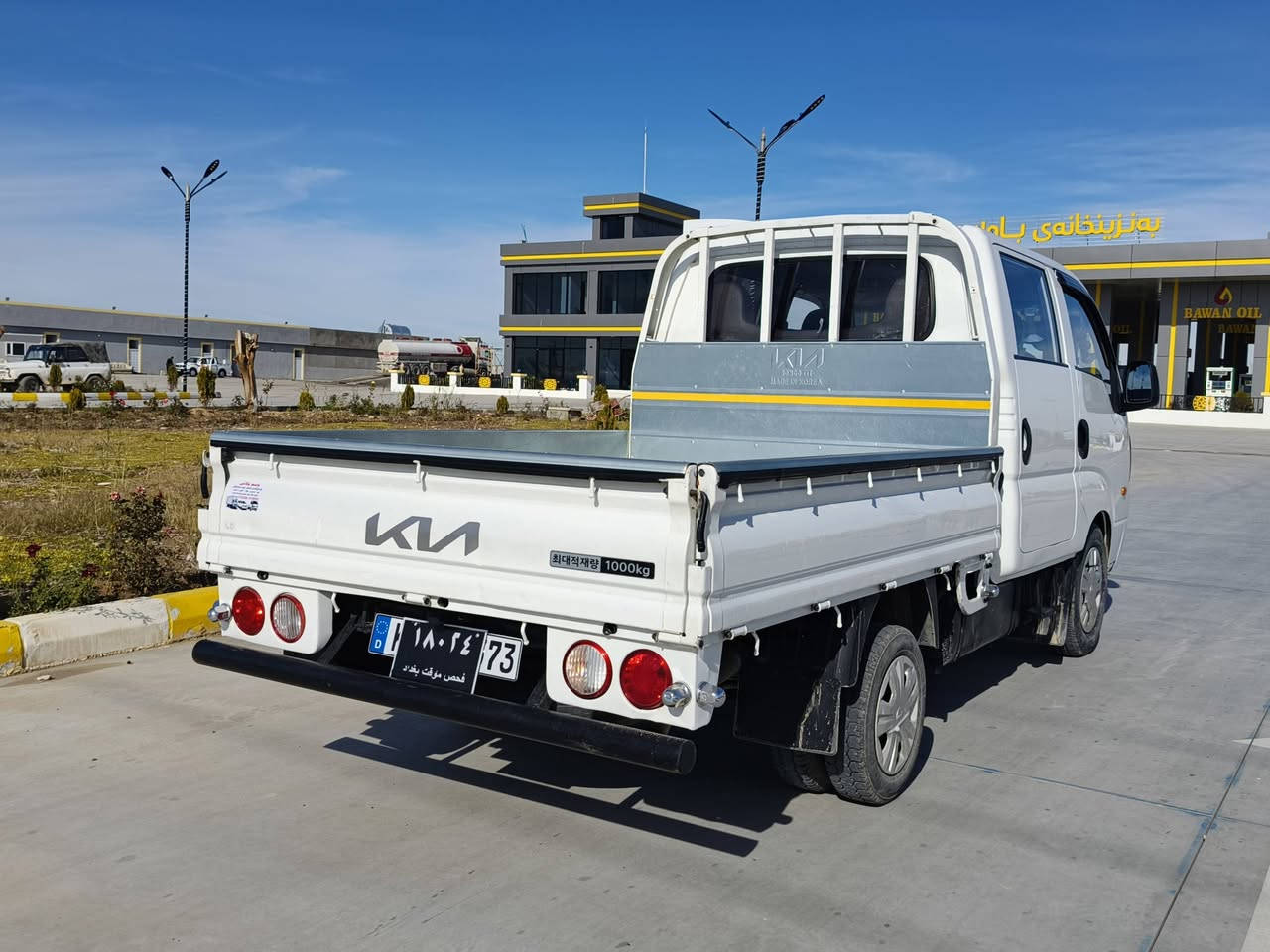 سەرە تا بە ناوی خوای گە وره
کیا بیلا2011 کراوە بە2023
3000 سۆپەر مەکینە ڕەش 
تەنها 120 هەزار ڕۆشتووە
تازە داغل
تەبرید لەسەر سویج
سەلە
ئاوینە کارە بای 
5دووگەمە 
بۆدی بیلادی سفر 
ناوبۆدی 
برێکی بەسراوە
کارە بای بەسراوە 
6تایەی لۆک
کامل مەسروف کراوە
***********
