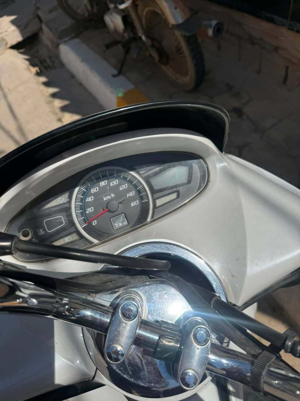 Pcx.جيل. الا ول.
موديل 2016
حساس ازدحام 
حساس ستان
كهربائيات كله شغالي
عنواني ديالى -ناحيه كنعان
***********
السعر ٤٠٠
