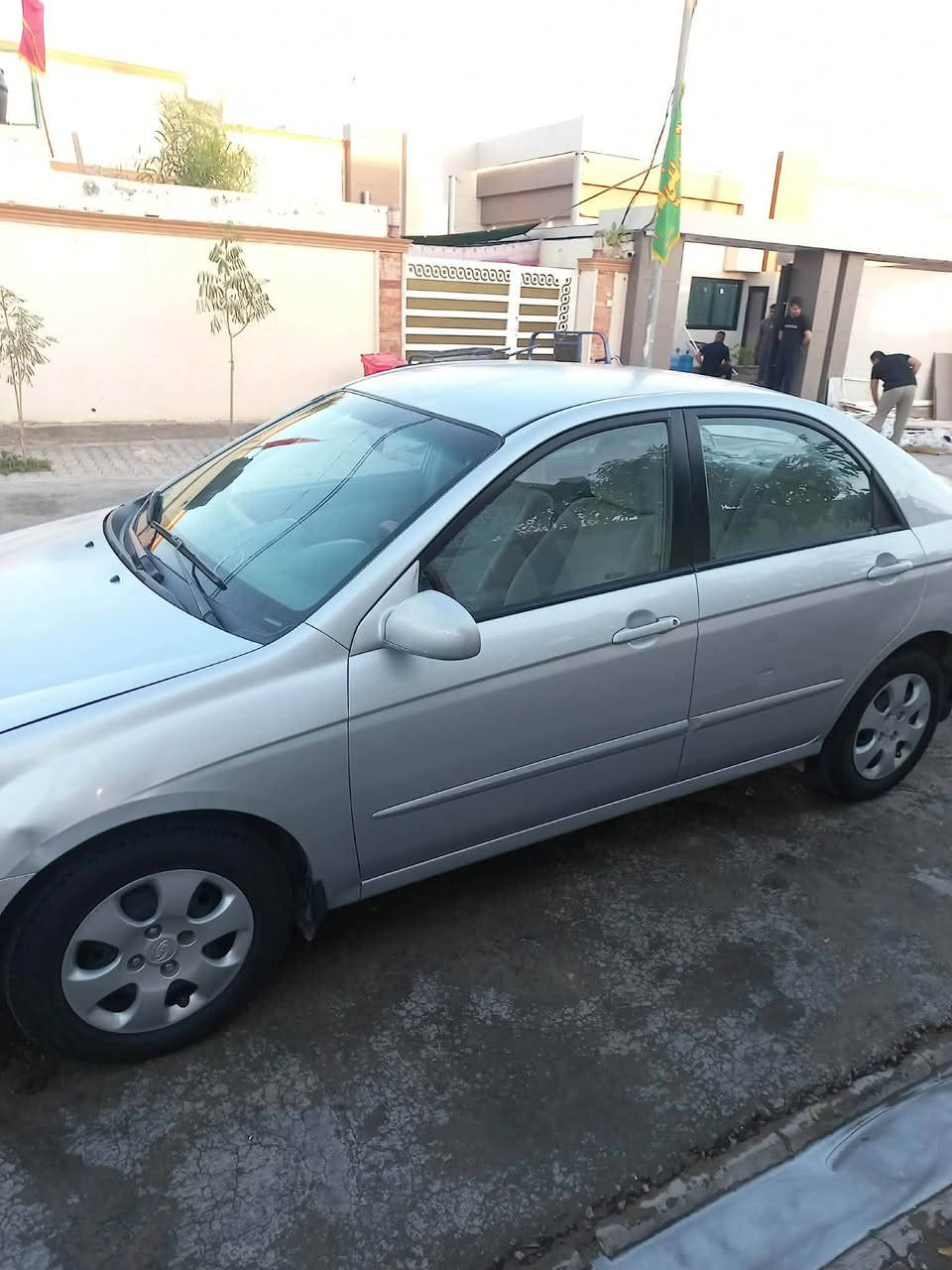 سبكترا موديل 2007 كفاله من الصبغ وضربه كير مكينه تبريد حداديه كلشي جاهز رقم انبار انكليزي راعيهه بالحله موجود يريد مداور السعر 80 وبيهه مجال للشراي رقمي *********** مكان السياره بنجف ابوصخير
