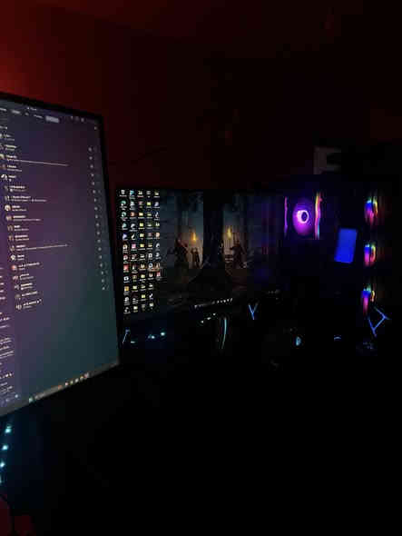 سلام عليكم  بيسي Pc للبيع  
موصفات 

كرت شاشة RTX3050 

رام RAM16 :4MK RGP

Ssd1T

Window 11proF

شاشه ASUS140z

شاشه viewsonic 

مايكAMPLIGAME A8 RGP

موس MM711 

سماعه Captain 
كل قطع اصلي  
عنوان رمادي الحوز رقم***********وساب  
سعر مليون 100 كامله
