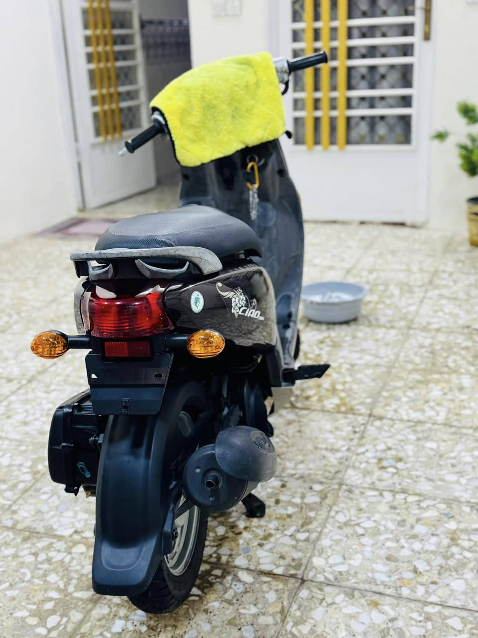 السلام عليكم من رخصت الادمن دراجه فله مديل 12 دراجه باكيت مكينه خرسه صاله شهرين من نزلته رمبه ومطالعه مرتين الدراجه ختم واحد شوفت عينك برغي مانقص بيه سعر قفل 900 وتجي وشوفه احله من الصور ستفسار ***********
