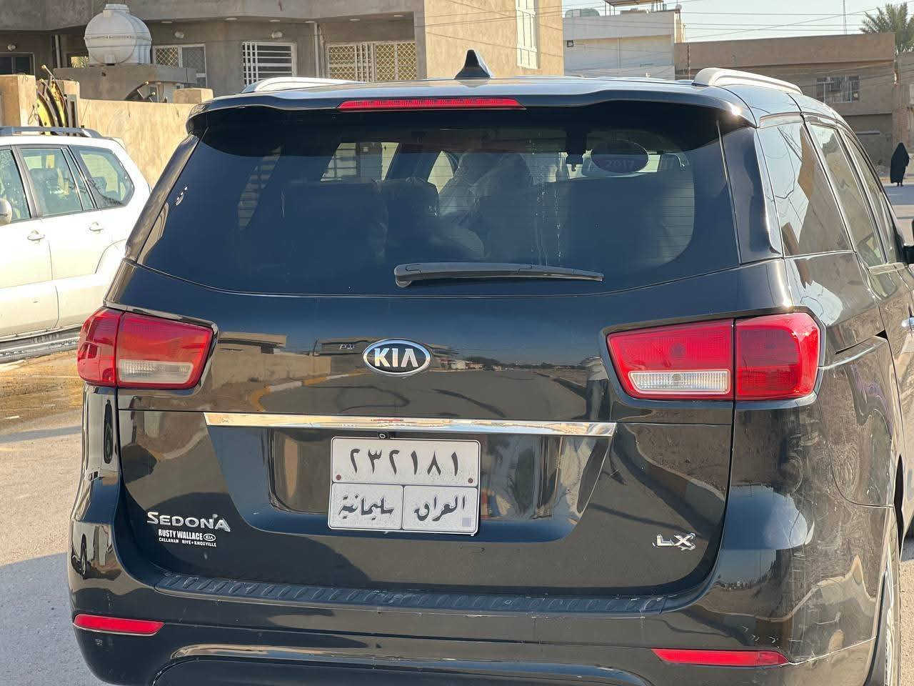 السلام عليكم ورحمه الله وبركاته
بسم الله الرحمن الرحيم 

نوع السياره Kia Sedona / سيدونا 

موديل /2016 

الون \ اسود 

داخل لونين اسود ابيض 

وارد امريكي 

مواصفات  LX 

اشاير بالمري 

بلوتوث 

بيها نظام Speed determination تحديد سرعه 

مانع تزحلق 

السياره 7 راكب 

3 قطع تبريد سايق والمقاعد الخلفيه أيضا 

صندوق واسع 

سياره خاصه بسفر وللعوائل يعني سياره مال جاني تخبل 

تريد تستفسر أكثر اتصل على هذا الرقم أو راسلني هنا واني حاضر 
السعر:155وبيها مجال

‏‪***********
‏‪0771502 6805‬‏
