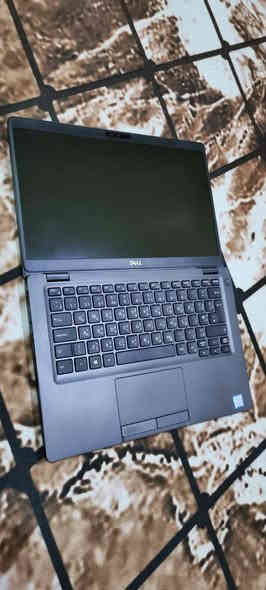 السلام عليكم لابتوب ديل 5300معالج كور اي5 الجيل 8 
الهارد 256ssd
رام16  
كرت الشاشه 4شير داخل 
حجم الشاشه 13.3
يشغل ببجي 90افريم 
ويشغل ماين كرافت يعني لابتوب زين 
لابتوب نضيف 95%
ملاحظة بسيطه عندك الشاشه بيها خط اصغير بس ما مأثر على الشاشه وتجي وتفحص على راحتك 
يجي ويا شاحنه الاصليه مالته ويجي ويا الجنطه ويجي ويا ماوس 
ودقة الشاشه كلش زينه 
سعره 225روح ودور بل سوك ماكو هيج سعر 
مكاني بصره صبخة العرب 
رقم***********
