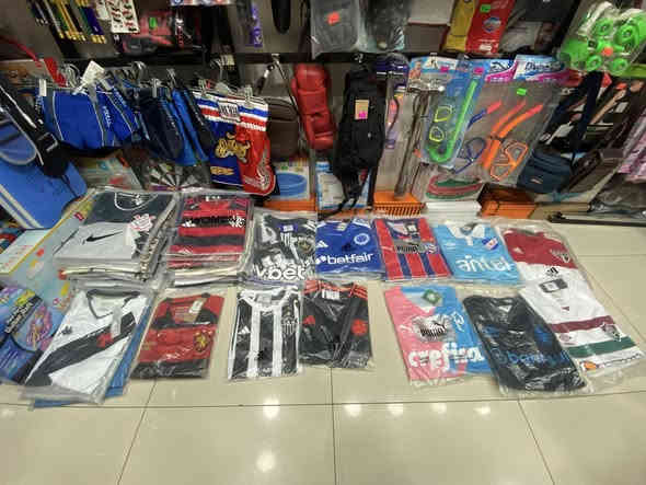 دريسات  اندية برازيلية براندات ماركات معروفة اصلي صناعة برازيل وڤيتنام وتايلند سعرالقطعه 5 الجمله  4000
لحد يگلي ب3000وب2500 مشتريهن بفلوس ارخص من الفانيلة الداخليه  
للتواصل ***********
