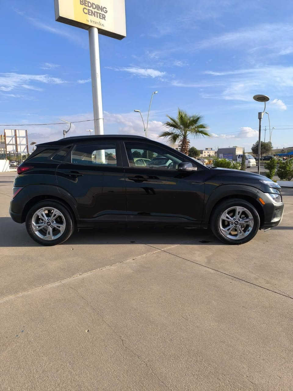 هونداي_كونا _وارد امريكي 
2023 HYUNDAI KONA, SEL
موديل 2023
مواصفات SEL 
محرك 2000دوش المرغوب 

مواصفات:
1.بصمة+بصمة ابواب 
2.رادارات خلفية وجانبية 
3.سلايت (فتحة)
4.اشاير بالمري 
5.كامرة دوارة 
6.حساسات ب الاطارات
7.حساسات امامي+جانبي
8.تدفئة بالكشنات 
9.كشنات مخمل 
10.مانع انحدار
11.مانع انزلاق 
12.تحكمات ستيرن
الحادث :
فقط بابين صبغ -  💯 
بدون دواخل 💯 
الايرباك: سليم 💯 

العنوان:اربيل-معرض اربيل كارس 
الرقم:  واتساب ***********

السعر :155 مرقم كامل
