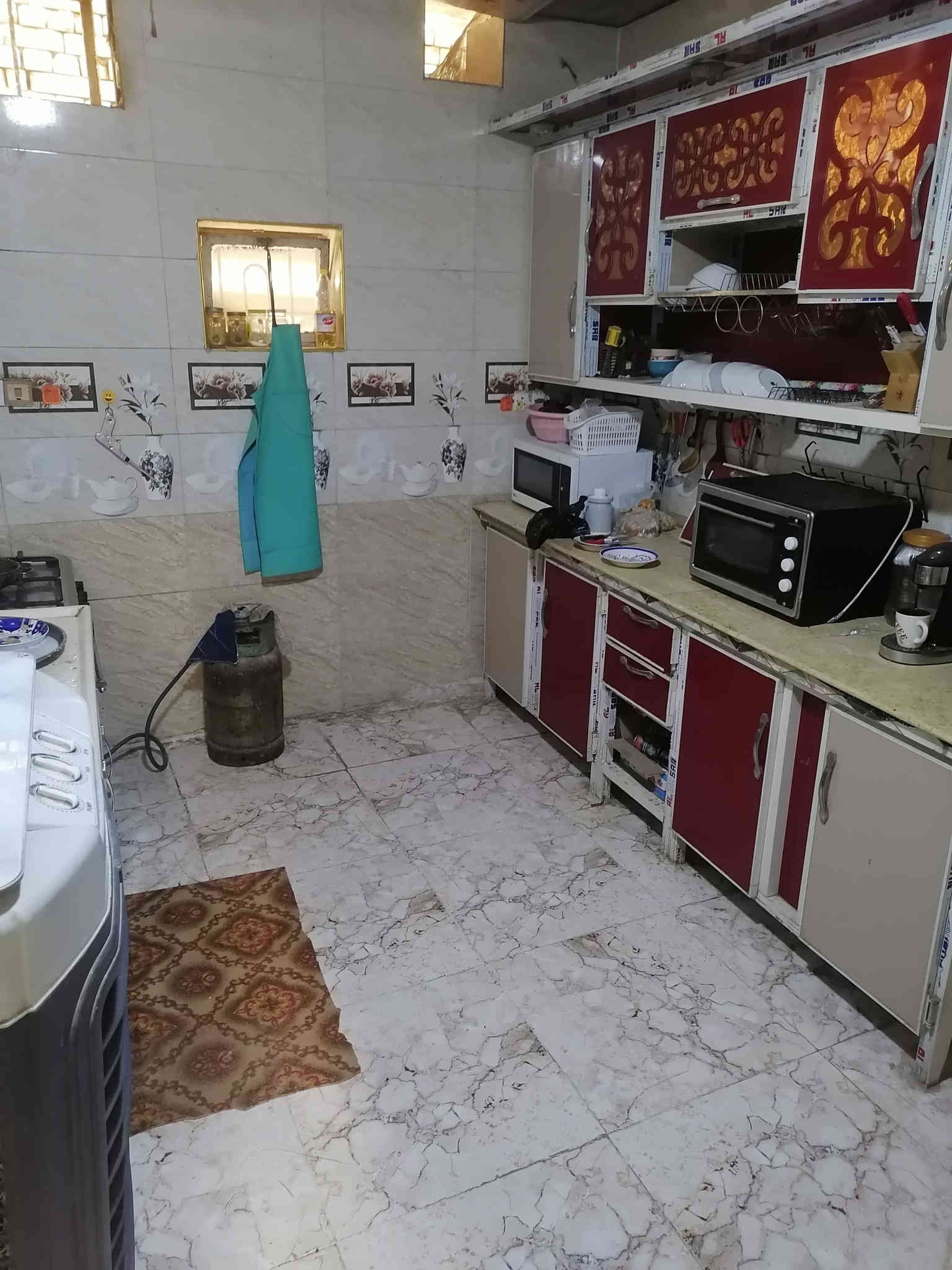 دار للبيع الجمعيات حي الخليج العربي م الرابعة قرب شارع بغداد قريب عن ساحه خدمات ثالث بيت عن المدرسة والروضة الشارع كله ٦ بيوت وجيران مثقفين
مساحه الدار ٢٢٠ الواجه ١١ والنازل ٢٠
غرف كبار وغرفه سويت ٤ صحيات كراج يتسع سيارتين
الاستفسار اكثر ***********
