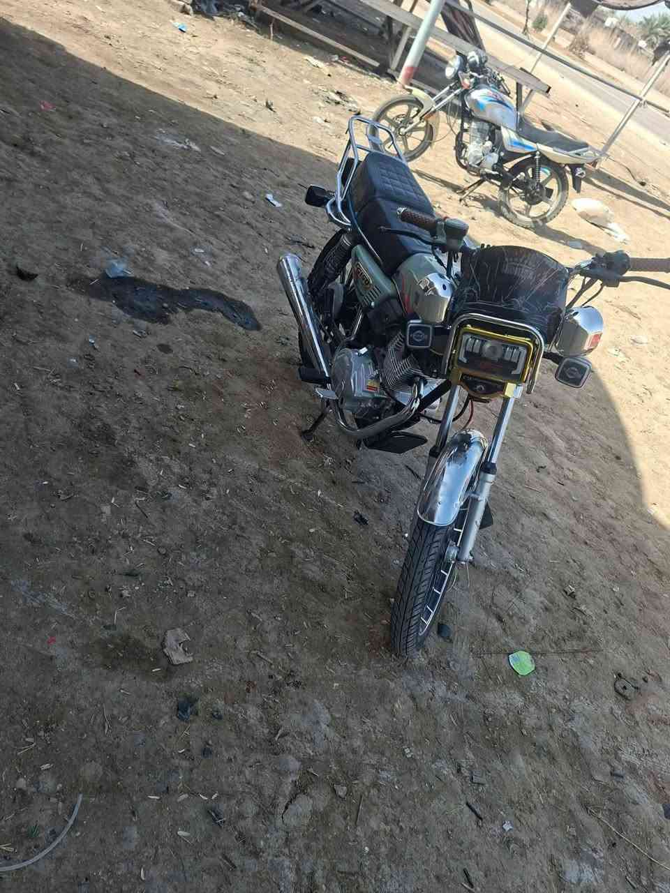 حمزه الغربي 
سلام عليكم دراجه سيفان 
موديل 25 أوراق كامله المحرك 200  مكفوله كفالة عامه :السعر : 850 بيه مجال بسيط: العنوان : حمزة الغربي رقم : ***********
