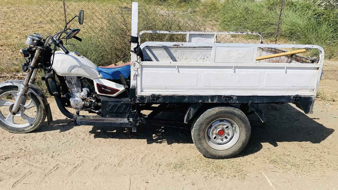 السلام عليكم ستوته للبيع  غاثه الكرايب مال بيت ع ايدي نكره سلف نص هندر محرك كير كلو شرط شاصي لغود  بودي ستوته خير من الله والله ماتكوفك بطريق دهن وبانزين فقط الف ماتصرف عليهاا وين الجنايه 
السعر 800وبيها مجال مال حك الجيه وللعرف ومن طرف فلان يتدللون 
مكاني بيجي حي العصري 
رقمي ‭0772 305 3691‬
