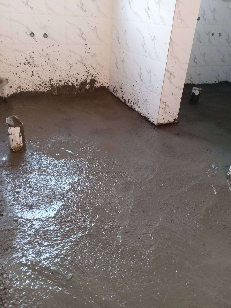 السلام عليكم يوجد لدينا صب جاهز او صب مركزي باسعار مناسبه مع شغل رقم واحد تريد بالمكعب تريد بالمتر تريد شغل قطعيه عندك صبه حوش او عندك داير مال بيت او عندك قدم بيت او عندك صبه كاشي او سيراميك او صب لاش صب عندكم احنا حاضرين بتجهيزكم تنصف ارضيه كاشي او سيراميك او صب لاش في قريه الحود حاره الورى الشارع وهذا من فضل الله(***********)
