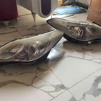 للبيع زوج لايتات ازيرا موديل ١٣ نقص جامه صفحت اليمنه بس  العنوان بغداد...