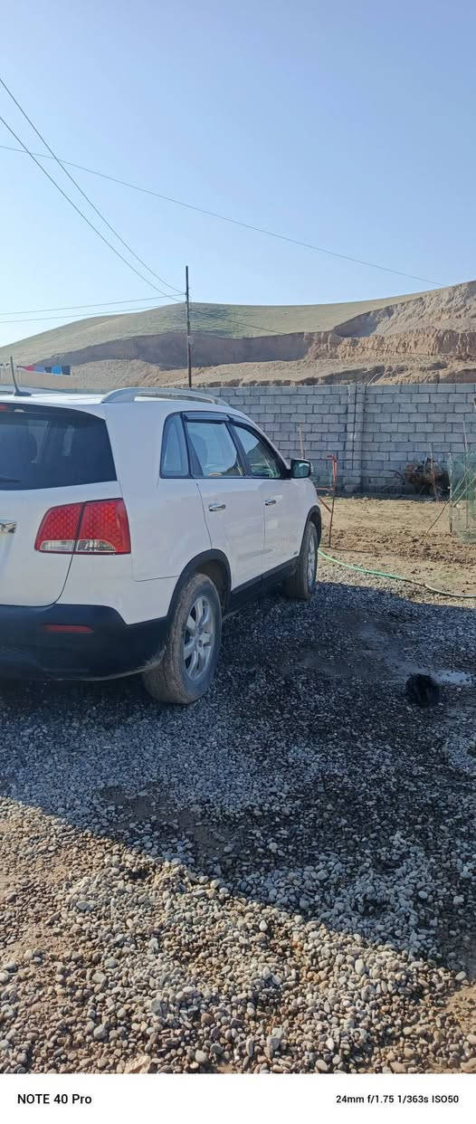 السلام عليكم ورحمة الله وبركاته
سورنتو موديل 2011 رقم صلاح الدين شرط التحويل والوكالة 
محرك 4 سلندر 2400 مفتوح 
كير ومحرك شرط 
السيارة كلين بدون ضرر بيها ملاحظات بسيطة موضحة بالسونار 
طخم تايرات وحدادية نظيفة 
السعر 135 وبيها مجال بسيط
***********
