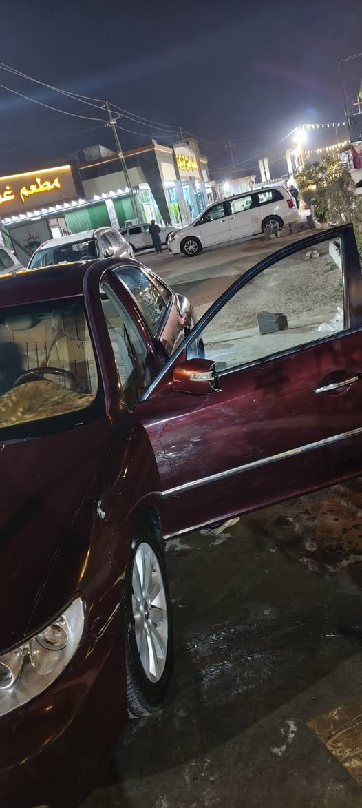 السلام عليكم
سيارة هيونداي ازيرأ 2009  رقم بغداد هزه باسمي 
السعر 78
حديده 90
تبريد فول جديد 2قطعة 
السيارة يراد ترتيب  شويه 
***********  سيارة فلوجة
