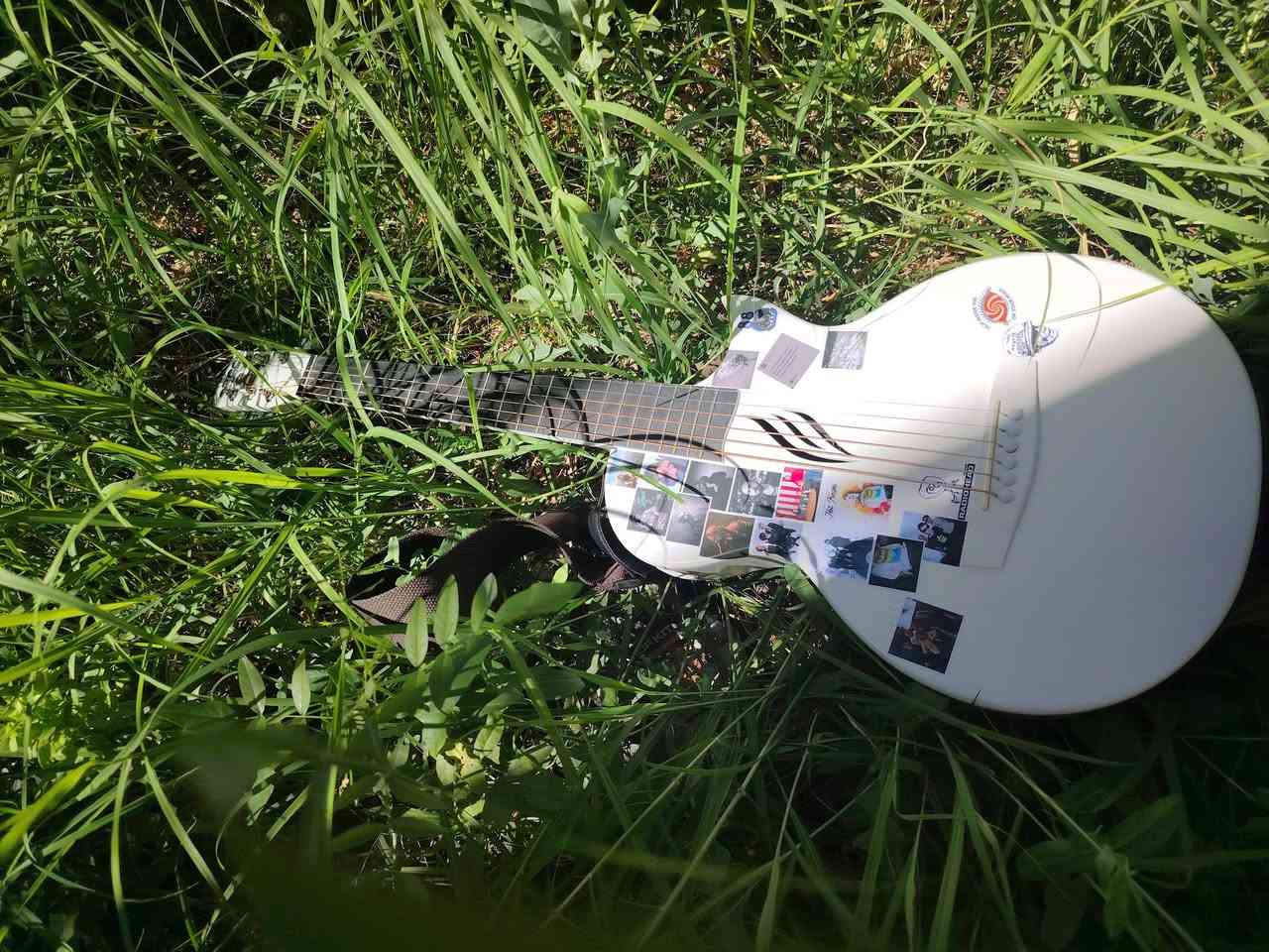 السلام عليكم من رخصة الادمن...
THIS PRODUCT IS FOR SALE OR EXCHANGE | هذا المنتج للبيع او التبديل (مراوسة)

Acoustic guitar,
Brand: Enya
Condition: Only 2 months of usage,The stickers can be easily removed by alcohol.
(مراح يتضرر الغيتار اذا شلت الستيكرات بالكحول لان هو كاربون فايبر)
كيتار كاربون فايبر تكدر تبحث عليه، يخبل تكدر تاخذه بكل مكان وما يتاثر، الكيتار خفيف ومريح جدا بالعزف وصوته بشكل مفاجئ ممتاز للعلم هو كاربون فايبر.
تجي وياه حقيبة، سيت اوتار اضافية، 2 ريش هدية وكل الملحقات الخ...

السعر 240 وبي مجال، متوفر ايضا توصيل.
للتواصل ماسنجر 
WHATSAPP: ***********
INSTAGRAM: worldline_sa
