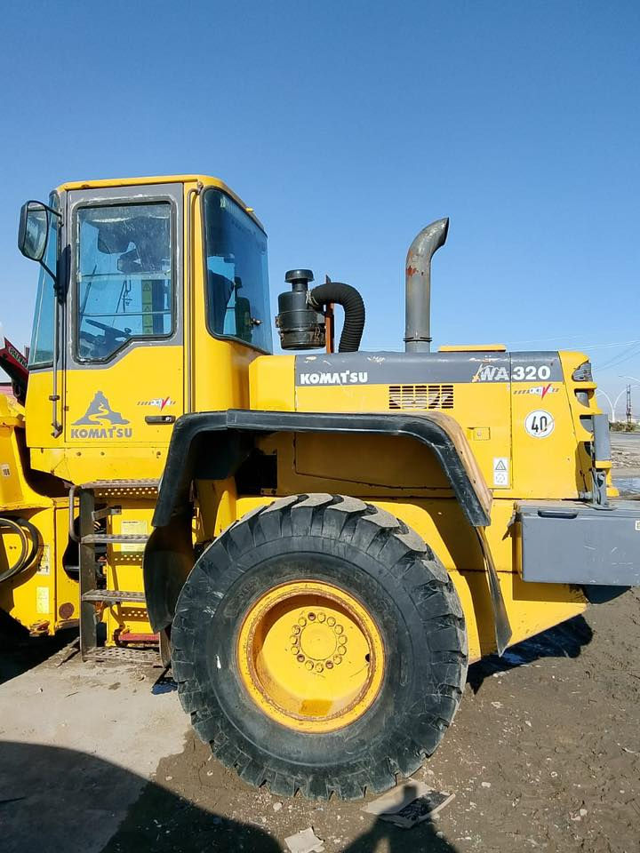 شفل كوماتسو موديل ٢٠٠٠
حجم ٣٢٠ كير محرك جديد كير معمر جديدي
تخم تايرات جديد 
رقم سنوي جديد معها حصة حصه كاز
سعر ٢٥٠$مجال
@أبرز المعجبين
***********☎️
