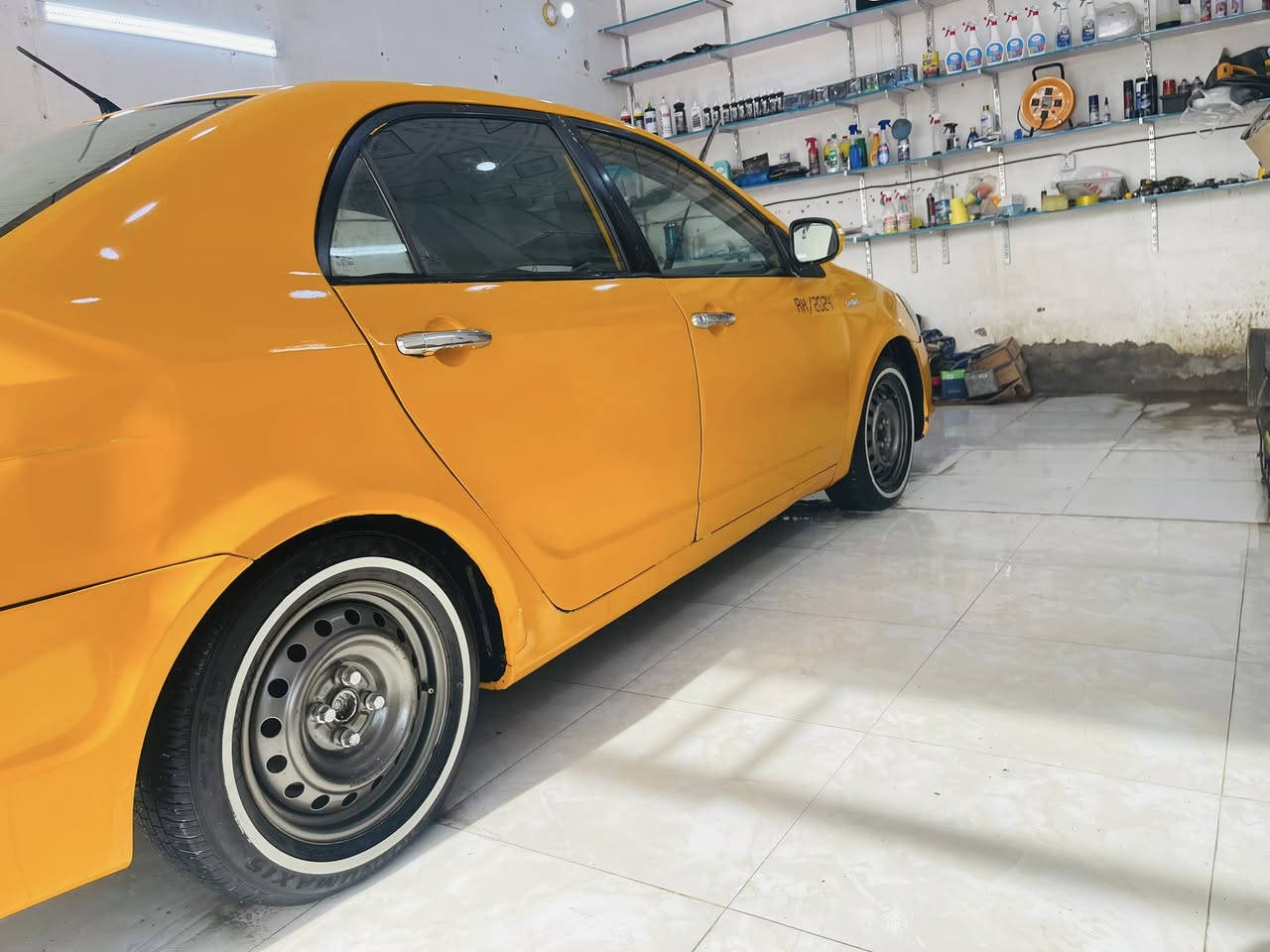 جلي موبل 2013 مكينه حاويه گير حاويه كلج كله جديد ماي تبريد شغال تخم تاير بالكارتون مصفره هيئه وغرامات ومصبوغه عام شرط التحويل 
مكانهه ناصريه ذي قار قرب مطعم الحوراء 
سعرهه ٣٩ 
***********
