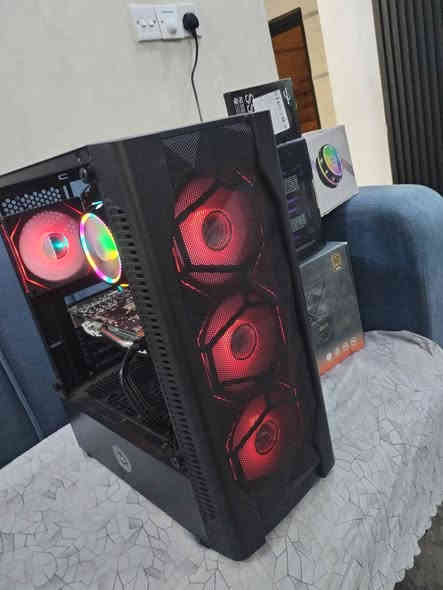 الكيس البيع السعر 400
الكارت RX 580 8G ماركه msi
المعلج R5 3600
البورد B450 max كيمنك msi
البور سبلاي 650 واط
ssd 256 وندوز 10 برو
رمات 16 تردد 3200
 مبرد ارجبي
وماوس وياه
القطع كلهن جدد والكراتين موجوده
راسلني واساب
***********
