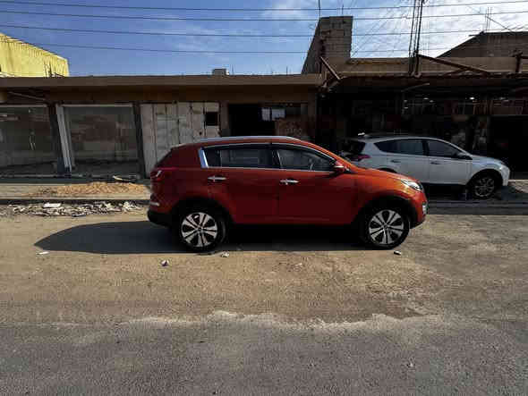 سلام عليكم
مكلف بنشر 
اتصل بصاحب العلاقه 
خاص ماجاوب اتصل بصاحب الرقم
للبيع سبورتج  خليجي.
موديل 14
 بانوراما. حساس. 
مري شفط
 كامره. 
محرك 2000 ممفتوحه. بلاد.   
 كير صدر. تايرات تبريد كله مكفول. 
بيه بنيد. مبدل بلادي. بدون دواخل. 
وبيه نص باب صبغ. 
رقم بغداد بأسمي. 
ماشيه 182. 
مكاني بغدادالطارميه.
 السعر 143 وبيه مجال. 
للاتصال. ***********
