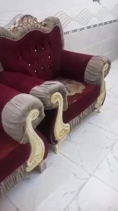 السلام عليكم تخم نظيف بس رايدلة ترتيب او وحده من رجل مكسورة فه الله شاهد تخم كلش ثقيل خشب مالته احطاطة مو سوكي العنوان بغداد حي العامل قرب جامع عشرة المبشرين رقم الهاتف *********** السعر ١٥٠ الف نهايتة
