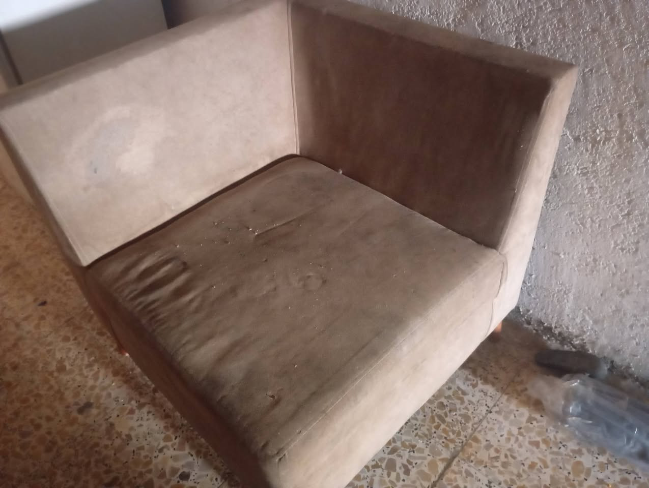 تصليح كافة القنفات المستعملة شغل درجة اولئ كافة القماشات والألوان التركية رئاسة شارع البرتقالة ***********واتساب
