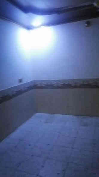 بيت للايجار 125 متر 
نضيف عنوان الحولي قرب مول نصر الله ايجاره 275 مقدمه شهرين غرفه وصاله وستقبال مطبخ صحيات ***********
