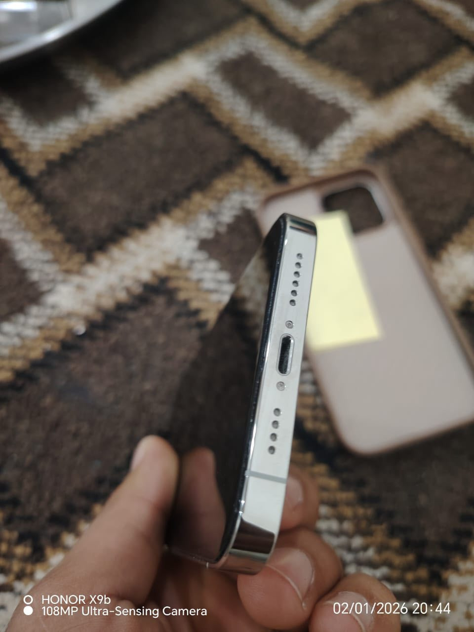 السلام عليكم،ايفون 13 برو ماكس للبيع بطارية 87 لون ابيض مثل ماموضح بالصورة نظافة 100‎%‎ بلادي شرط 
شخط بكد الذرة مابي ، تك 
السعر 725 وبي مجال بسيط 
***********
