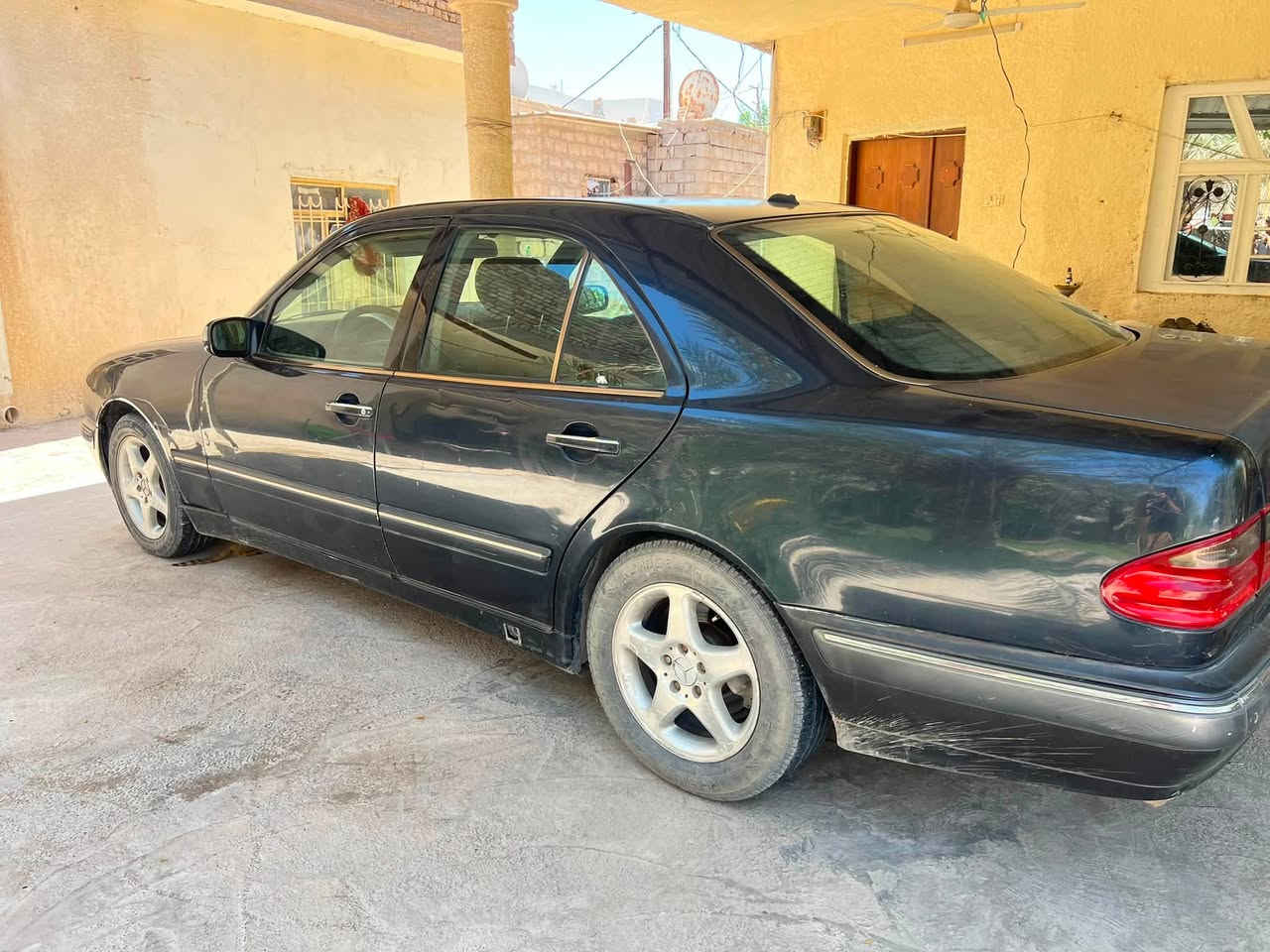 السلام عليكم
مرسيدس ام عيون W210
موديل 2000
كهربائيات كلها شغاله وبلاديه
تحكم ستيرن تحكم بالكشنات
سياره بلاديه مابيها صبغ
سياره نظيفه وخير من اللّٰه
سياره مال جناي
السعر 95 وبي مجال قليل
مكان السياره ديالى الخالص
للاستفسار ***********

***********

