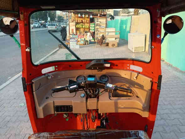 سلام عليكم تكتك موديل 18 للبيع اوراق كامله شركه المصطفى شرط الترقيم مامعمره لا دوسات ولاكاعيات مثل ما موضح بل فيديو عنوان بغداد حريه للاستفسار الاتصال على الرقم ***********
